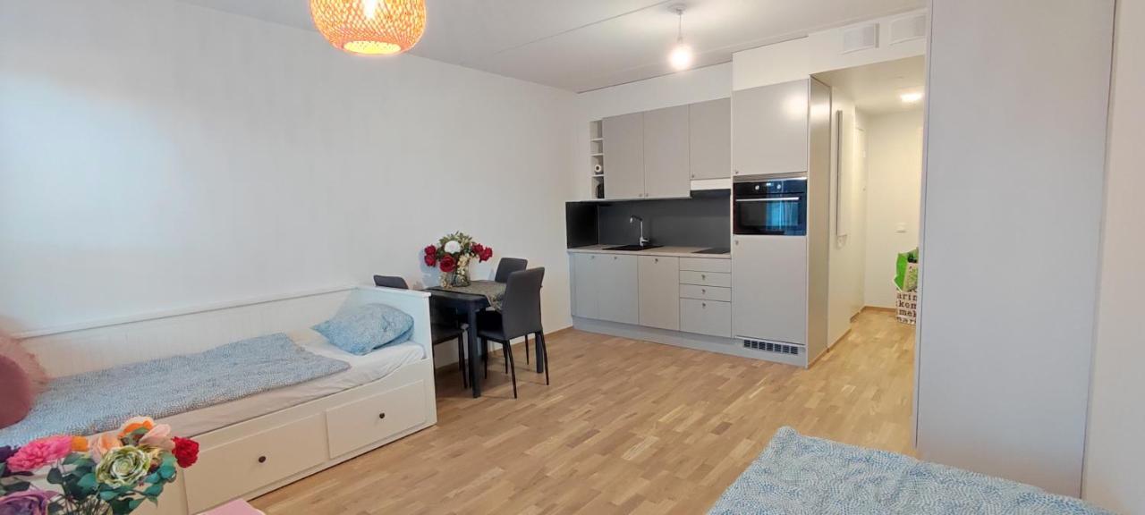 Apartamento Ruby Studio 5Min To Vantaa Airport And 20Min To Helsinki Center Exterior foto